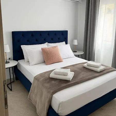 Athenian 605 * Atina